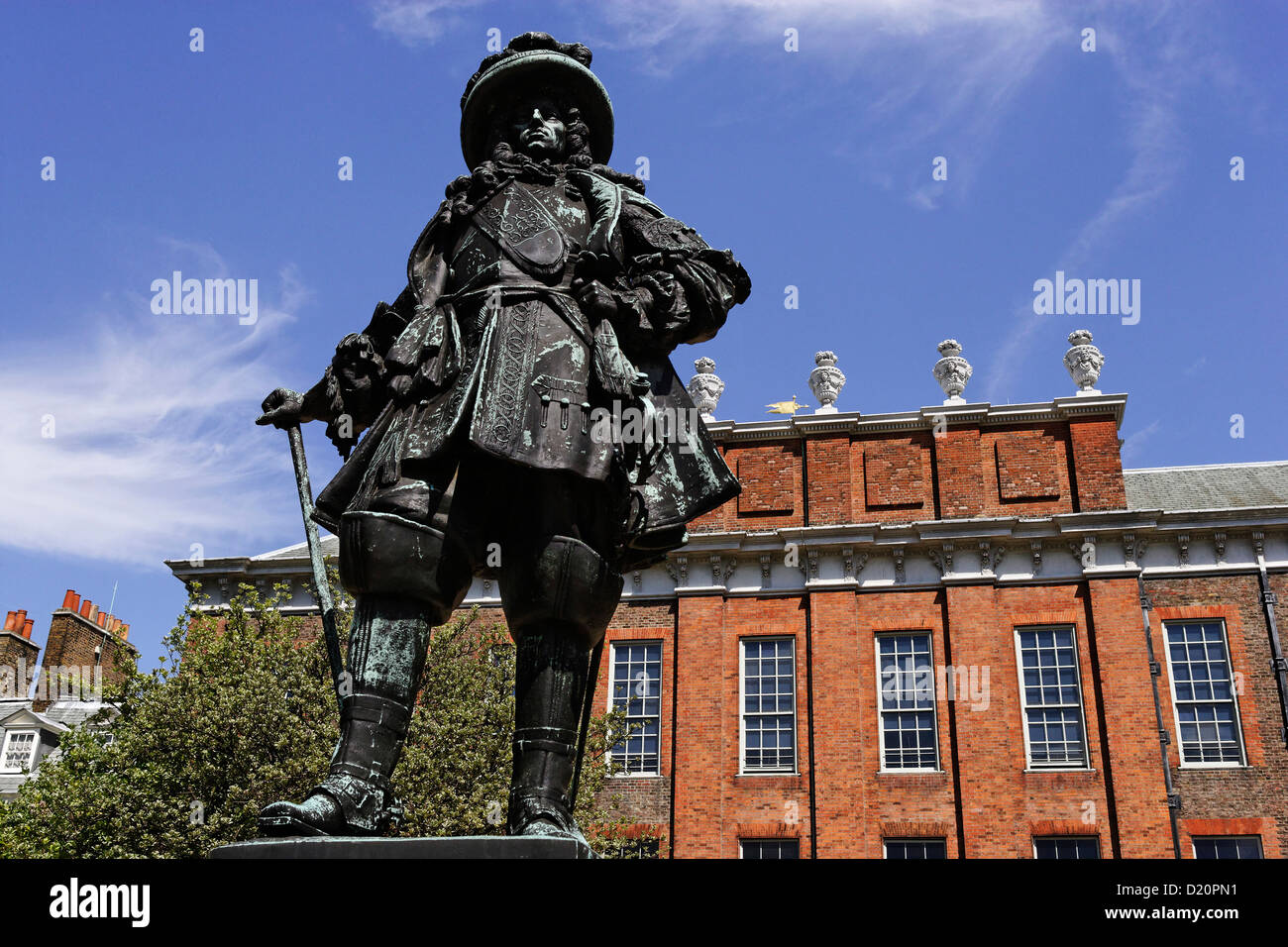 La statua di Guglielmo III di Orange davanti al Palazzo di Kensington, Hyde Park, Londra, Inghilterra, Gran Bretagna, Regno Unito Foto Stock