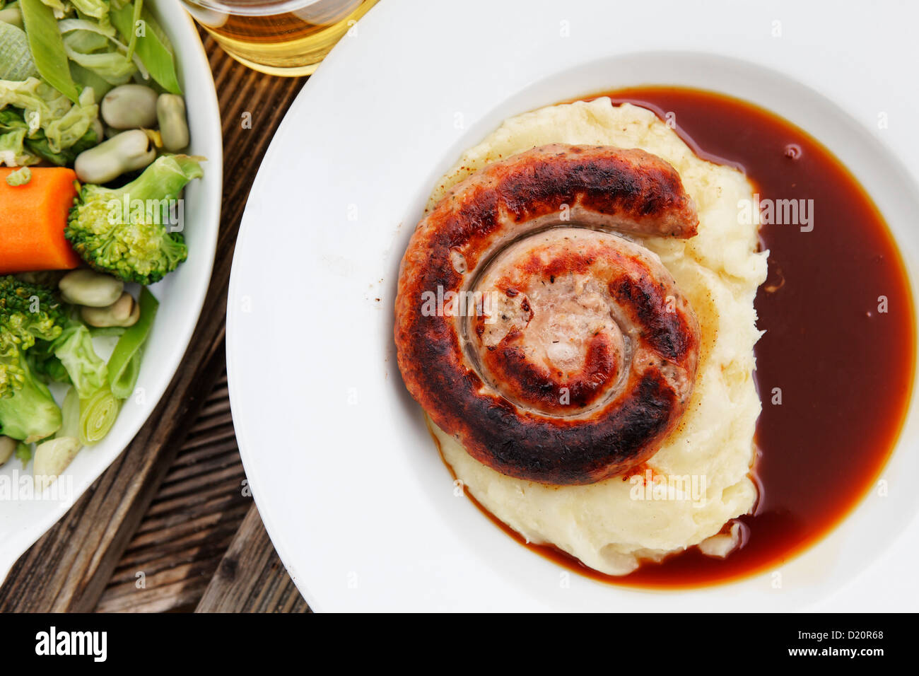 Salsicce di maiale con purè di patate e verdure, Stanton, Gloucestershire, Cotswolds, Inghilterra, Gran Bretagna, Europa Foto Stock