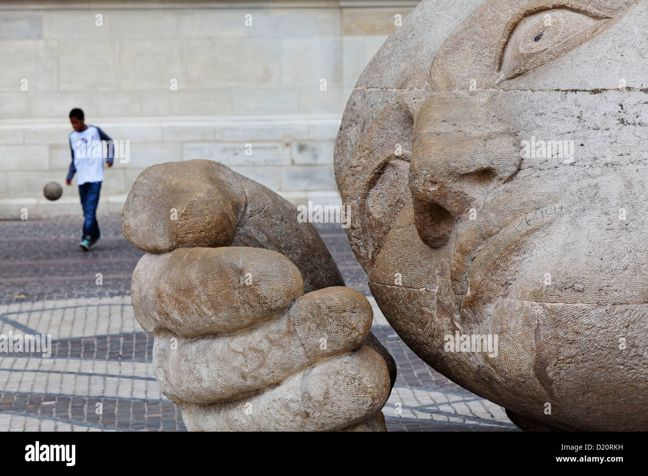 L'ecoute scultura di Henri de Miller, posto René Cassin, Parigi, Francia, Europa Foto Stock