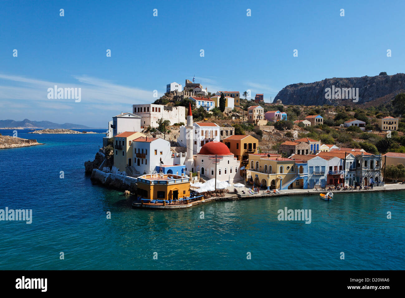 Vista delle case sul lungomare alla luce solare, Kastellorizo Megiste, isole Dodecanesi, Grecia, Europa Foto Stock