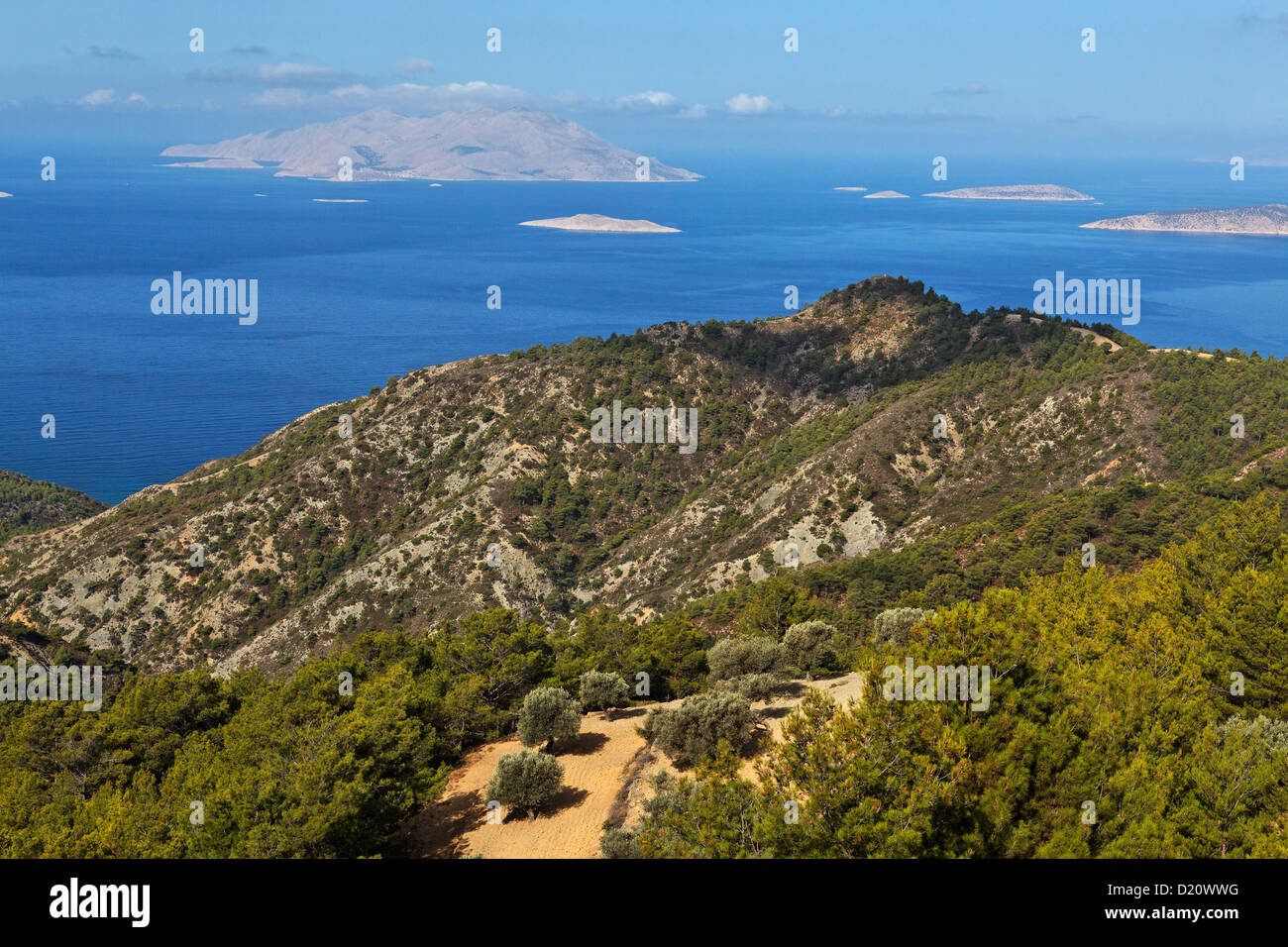 Il paesaggio della costa occidentale di Rodi e di una vista sull'isola di Chalki, RODI, DODECANNESO isole, Grecia, Europa Foto Stock