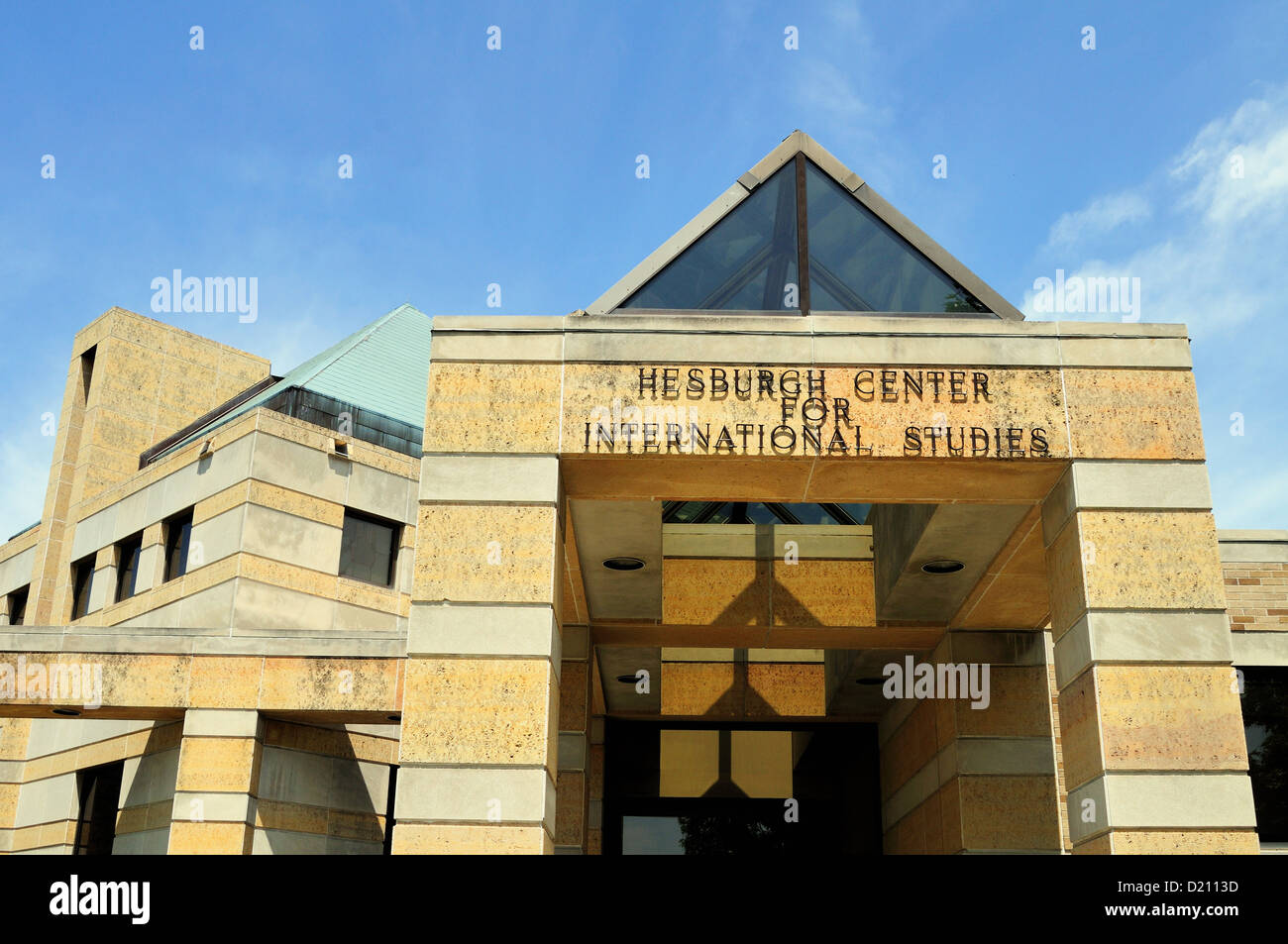 USA Indiana South Bend The Hesburgh Center for International Studies presso l'Università di Notre Dame. Foto Stock