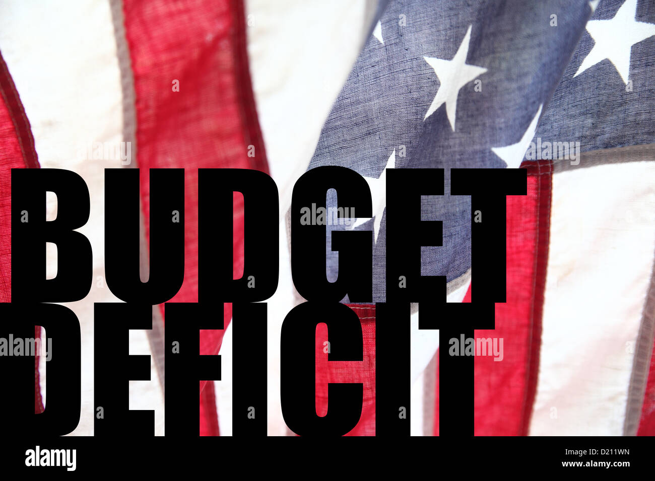 Le parole "disavanzo di bilancio' su una bandiera americana sfondo Foto Stock