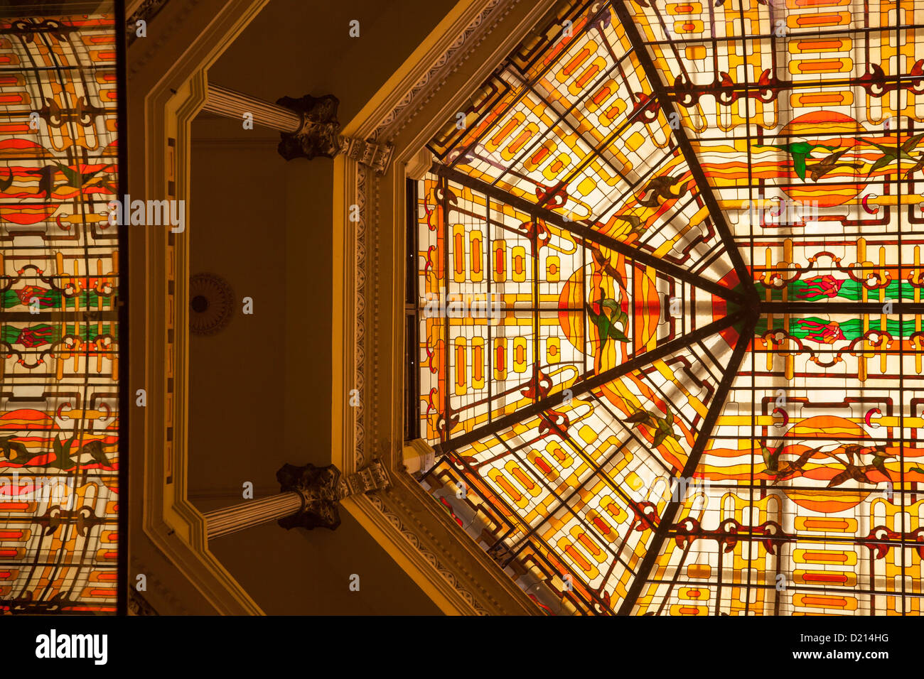 Soffitto in vetro colorato in Hotel Raquel, Avana, Havana, Cuba, Caraibi Foto Stock
