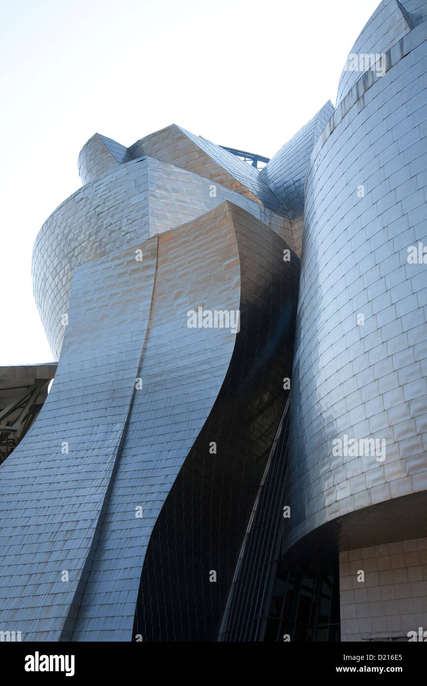 Riverfront facciata del Museo Guggenheim Bilbao - Bilbao, Biscaglia, Spagna Foto Stock