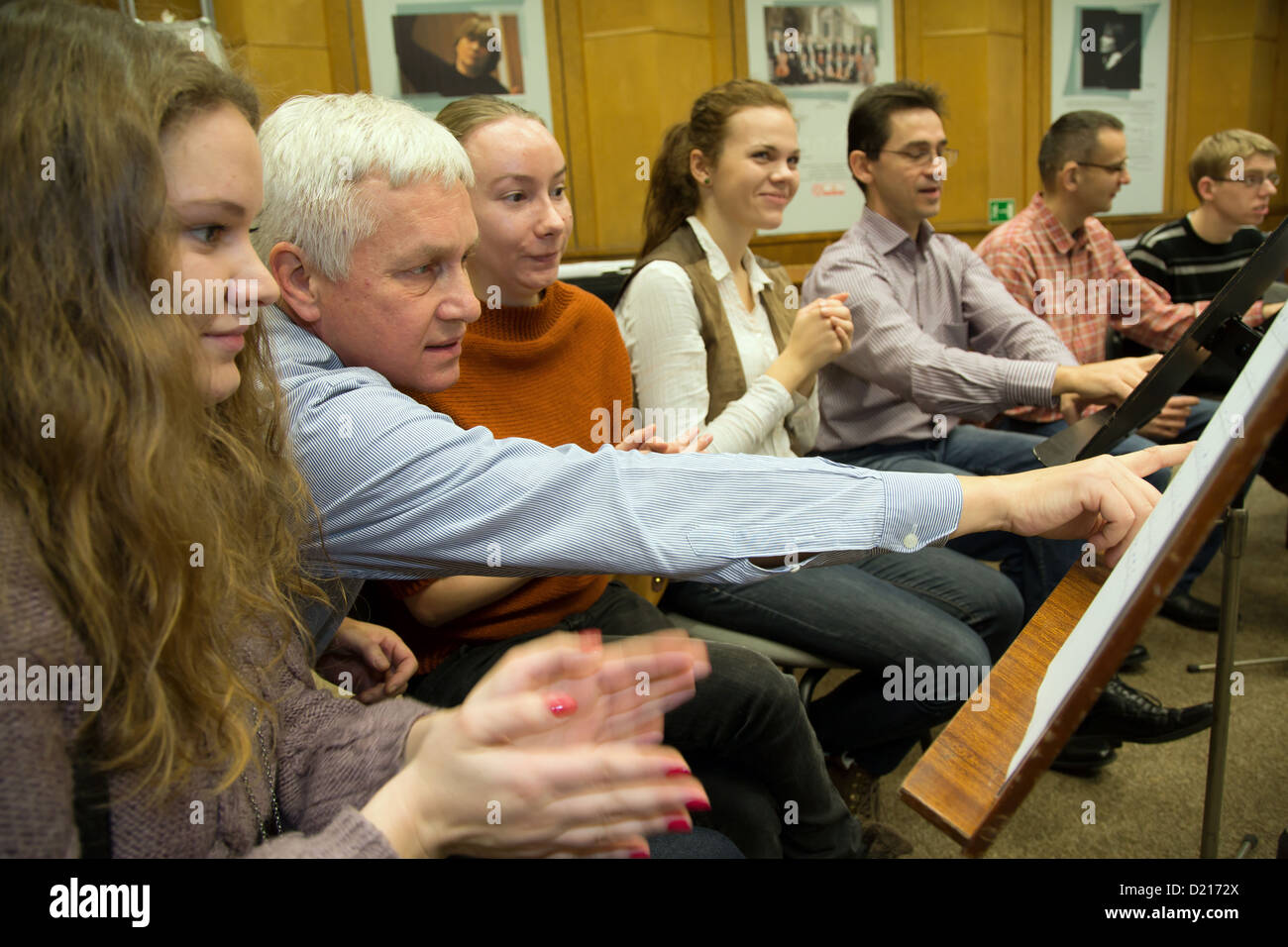 Poznan, Polonia, e gehoerlose schwerhoerige bambini e giovani al concerto di prove Foto Stock
