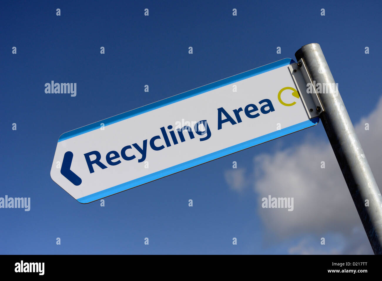 Area di riciclaggio fingerpost. Whitehaven, Cumbria, England, Regno Unito, Europa. Foto Stock