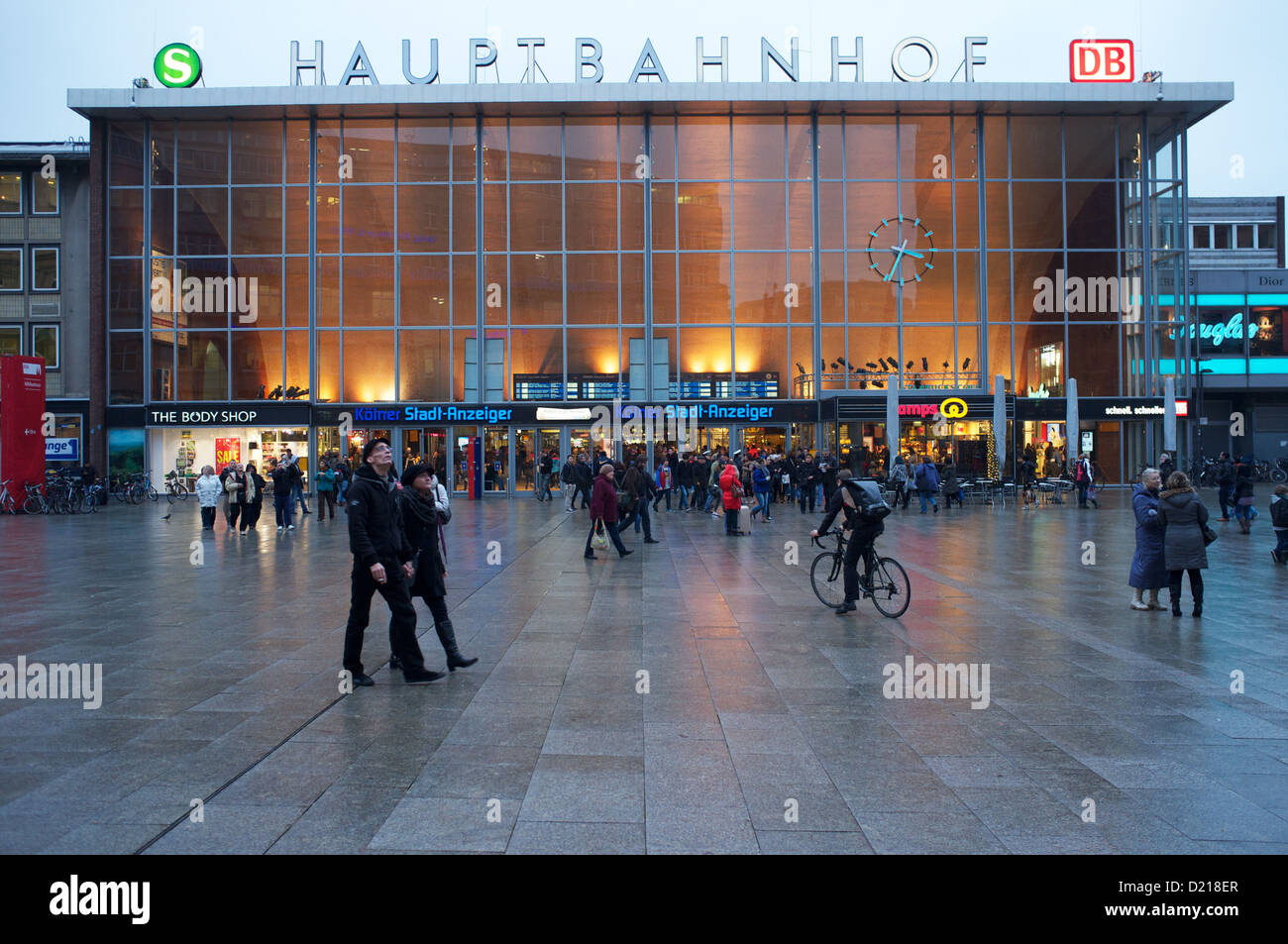 Hauptbahnhof (stazione ferroviaria), Colonia, Germania. Foto Stock