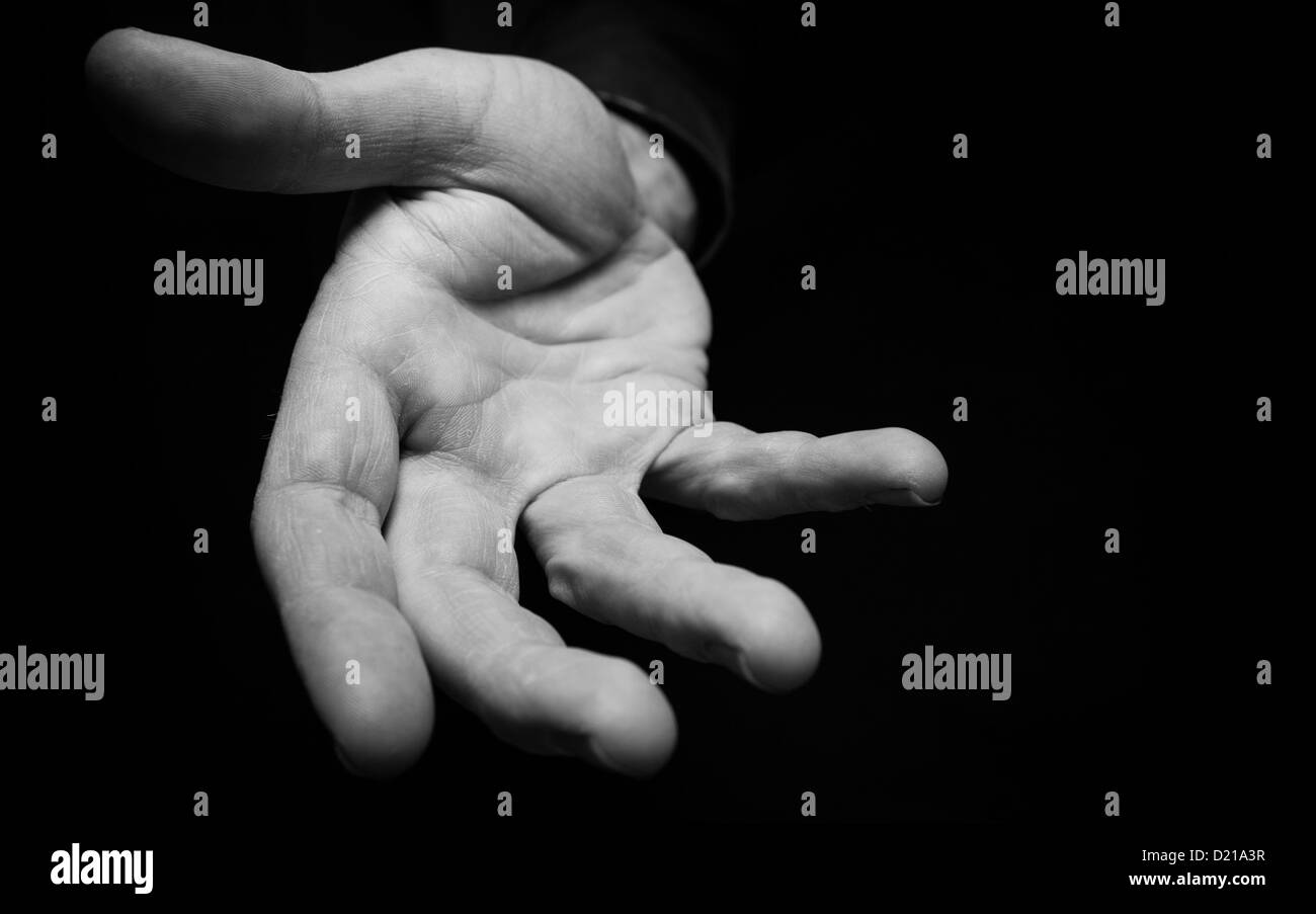 Una mano protesa ad aiutare qualcuno. Foto Stock