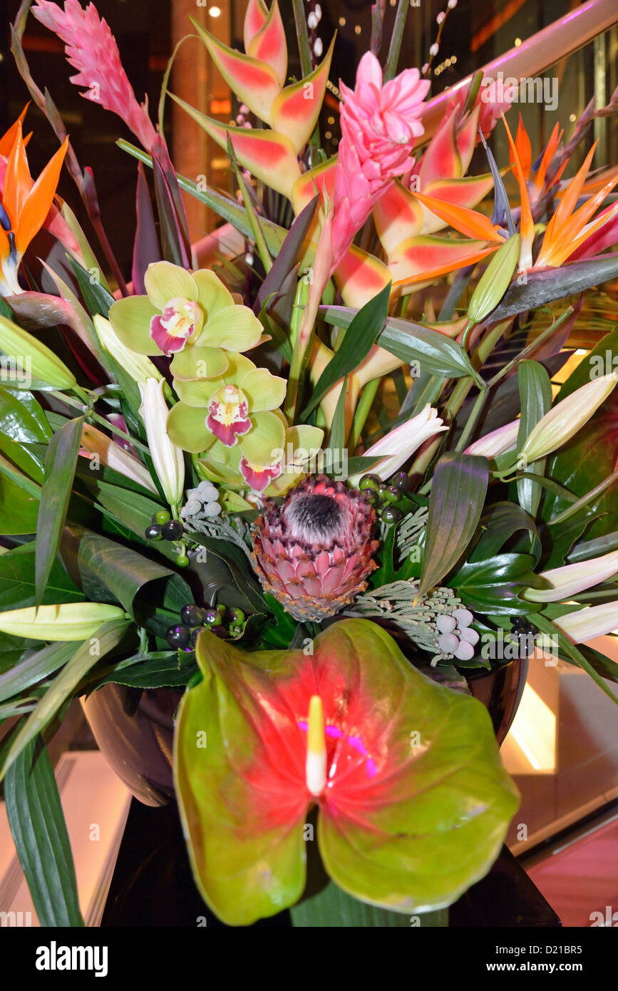 Bouquet di fiori tropicali a bordo di P&O Azura nave da crociera, Amsterdam Noord Holland, Paesi Bassi Foto Stock
