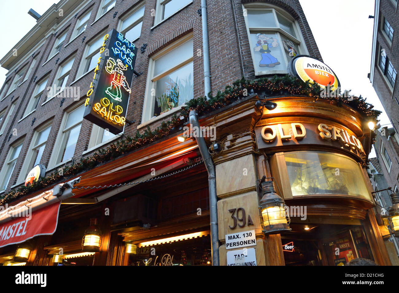 Café Vecchio Marinaio nel quartiere a luci rosse, Oudezijds Achterburgwal, De Walletjes, Amsterdam Noord Holland, Paesi Bassi Foto Stock