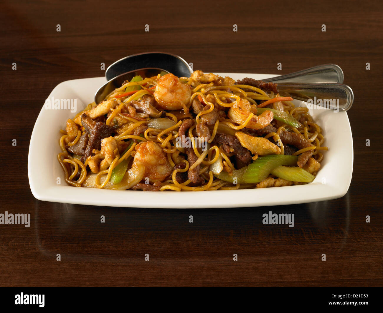 Carni bovine Carni suine gamberetti Chow Mein Foto Stock