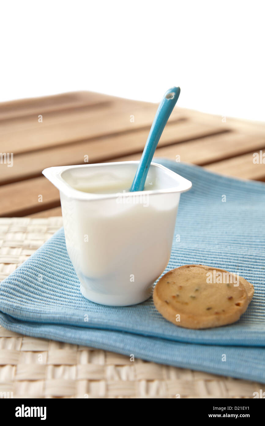 Tazza di yogurt con i cookie Foto Stock