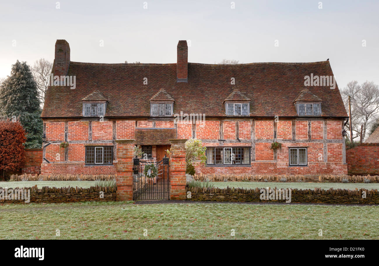 Legno cottage in mattoni, Warwickshire, Inghilterra Foto Stock
