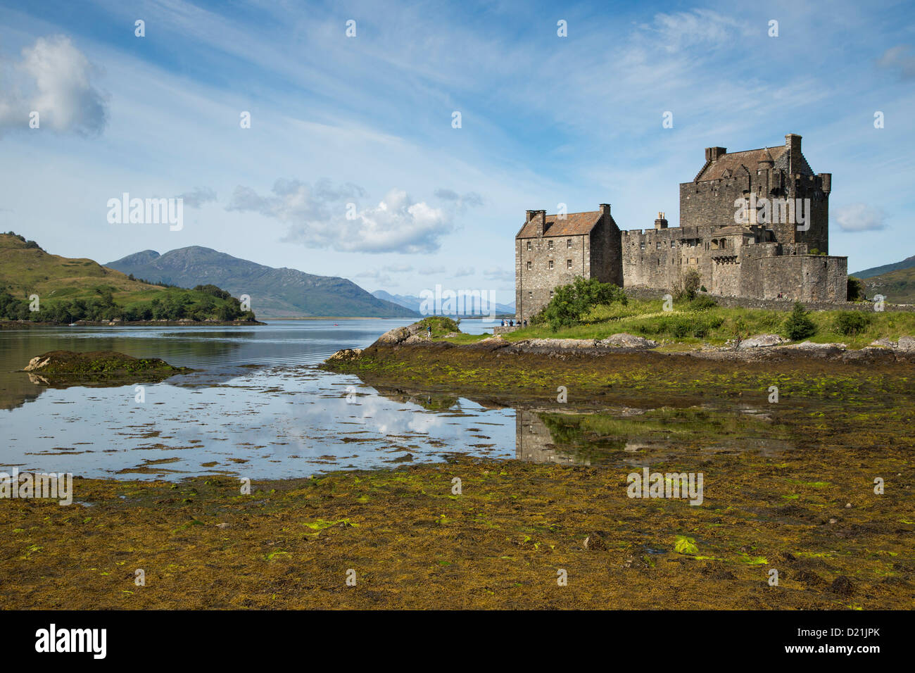 Eilean Donan Castle a Loch Duich, vicino Dornie, Highland, Scotland, Regno Unito Foto Stock