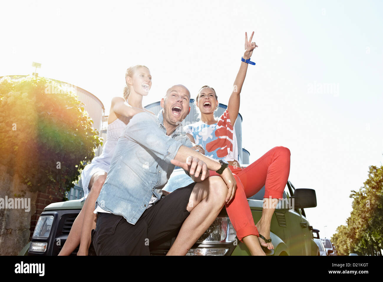 Germania, Colonia, l uomo e la donna seduta sulla macchina Foto Stock