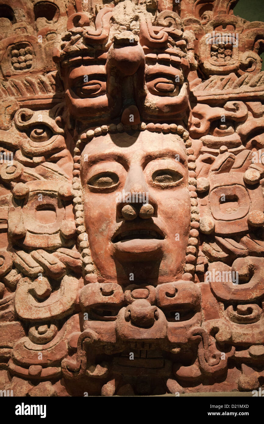 Museo Nacional de Antrolopogia in Città del Messico DF - Maya facciata in stucco del dio Sole - Faccia in dettaglio Foto Stock
