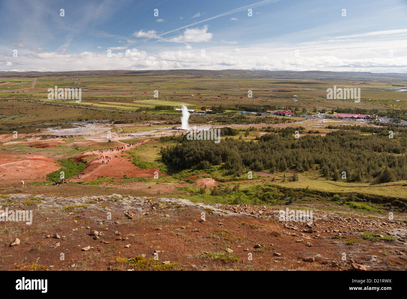 Il geyser Strokkur erutta a Geysir, Islanda Foto Stock