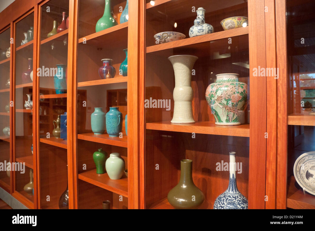 Ceramiche cinesi in mostra in un museo. Foto Stock