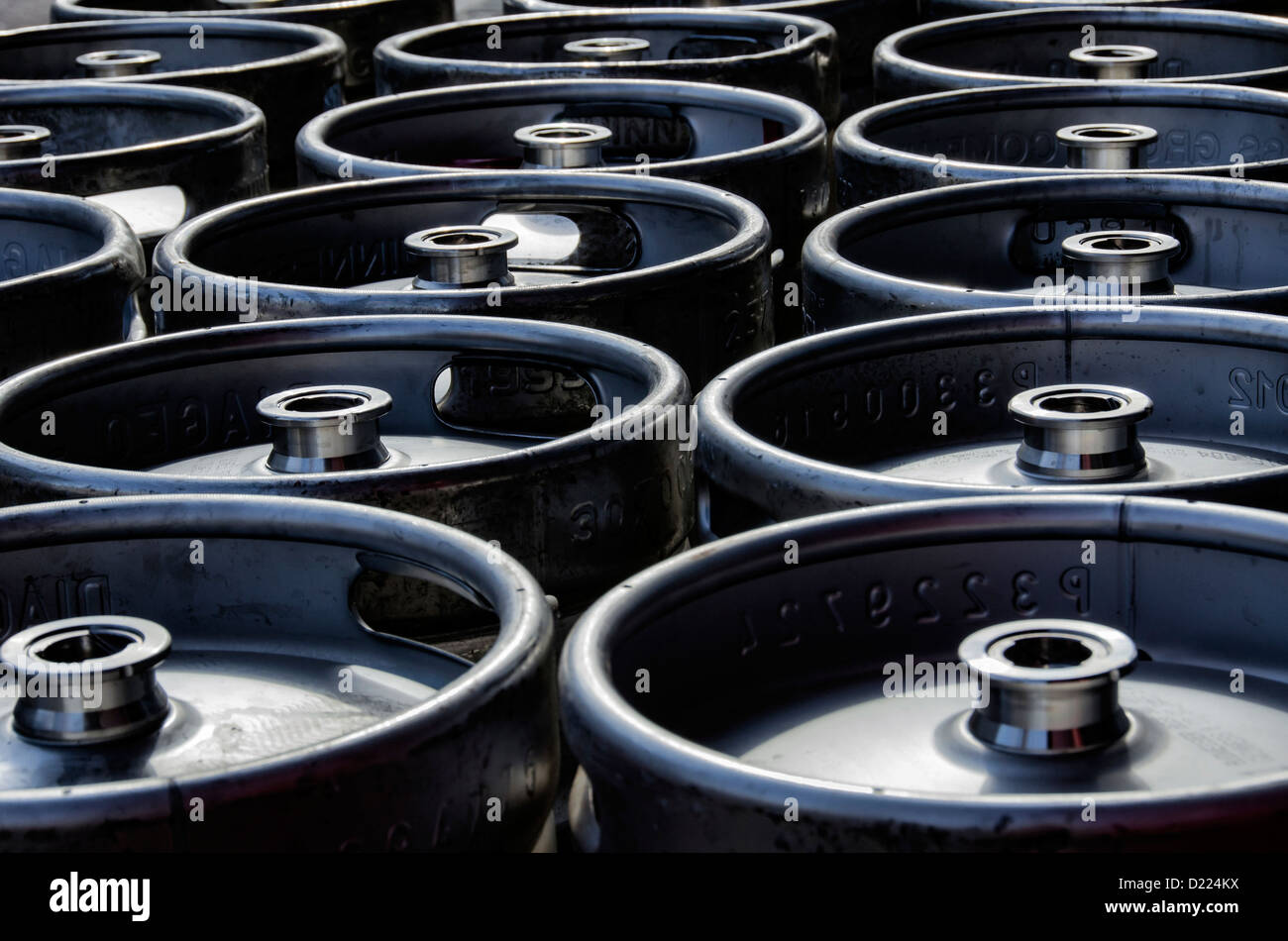 Barili di birra in Dublin street, Irlanda Foto Stock