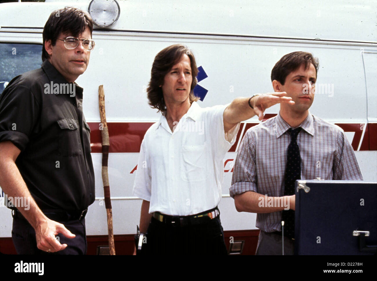 Stephen King King, Stephen Stephen King (l) und Reggisseur Mick Garris (m) bei den Dreharbeiten zu 'STEPHEN KING'S Foto Stock