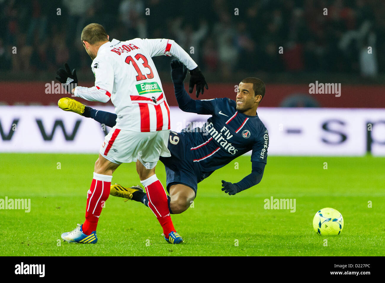 Parigi, Francia. 11 gennaio 2013.francese campionato di calcio, Ligue 1 (xx round). Paris Saint Germain vs AC Ajaccio 0-0. Fabrice Begeorgi (Ajaccio), Lucas Moura (PSG). Foto Frederic Augendre. Foto Stock