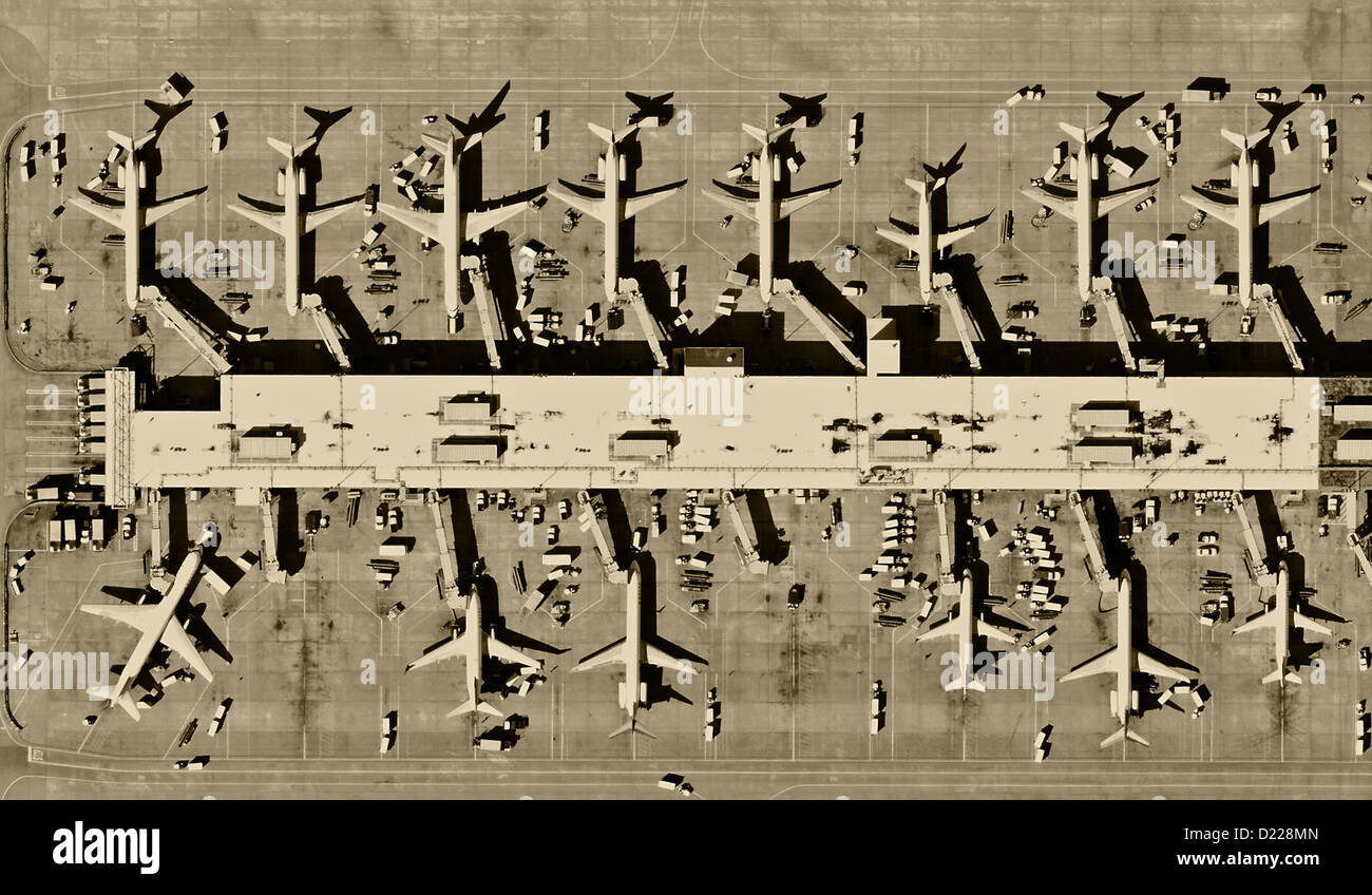 aerei da fotografia parcheggiati presso i cancelli dell'aeroporto e le aree del terminal Foto Stock