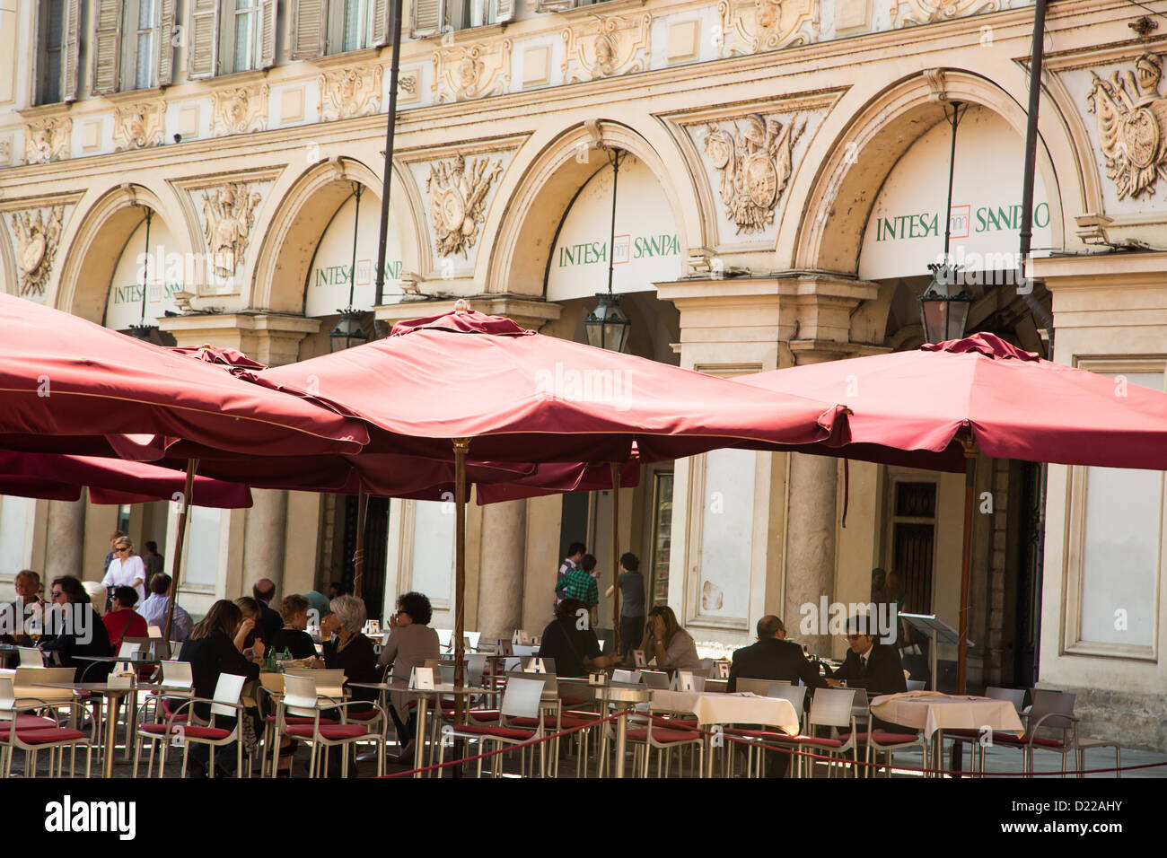 Outdoor cafe in Piazza San Carlo a Torino Italia Foto Stock