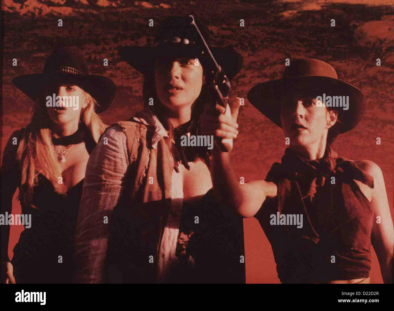 Revolver ragazze Hard Bounty Kimberly Kelly, Kelly LeBrock, Rochelle  Swanson Doch das friedliche Leben nimmt ein jaehes Ende Foto stock - Alamy
