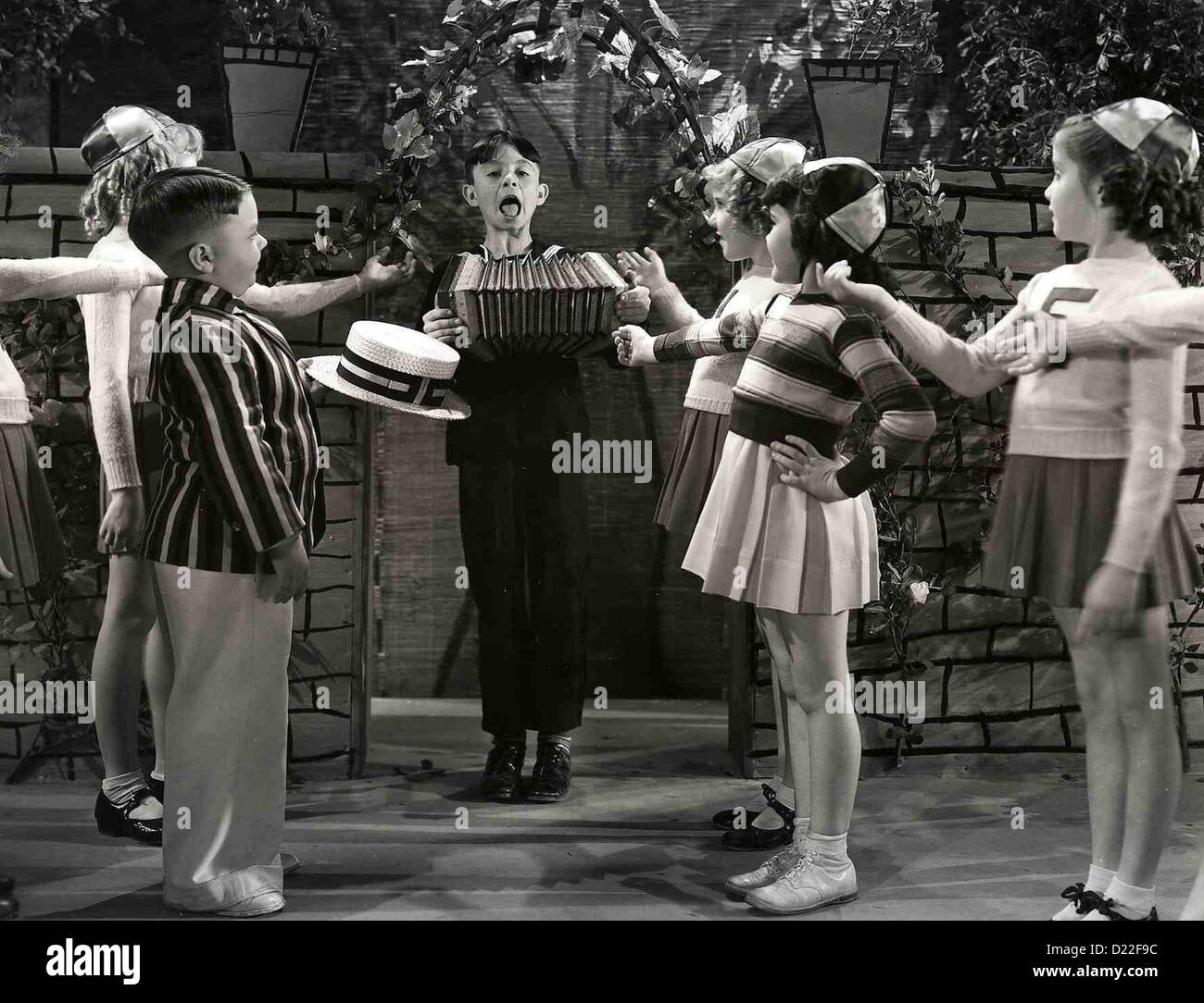 Die Kleinen Strolche la nostra pista Spanky (2V1), Alfalfa (m), Darla cofano (2VR) *** Caption locale *** 1922 -- Foto Stock