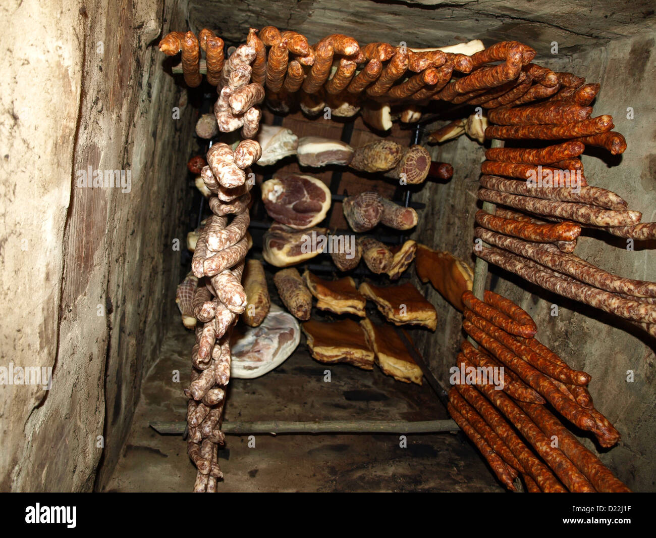 Carne affumicata una tradizione nella produzione di villaggio Foto Stock