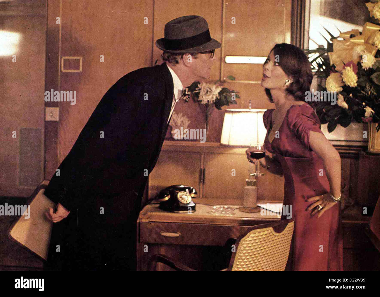 Die Falsche Peeper Schwester Michael Caine, Natalie Wood Der Privatdetektiv Leslie Tucker (Michael Caino) bekommt von dem Foto Stock