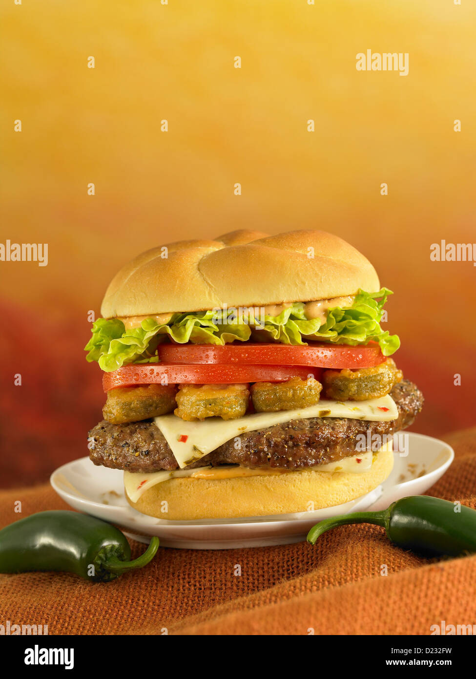 Peperoncino Jalapeno jack cheeseburger Foto Stock