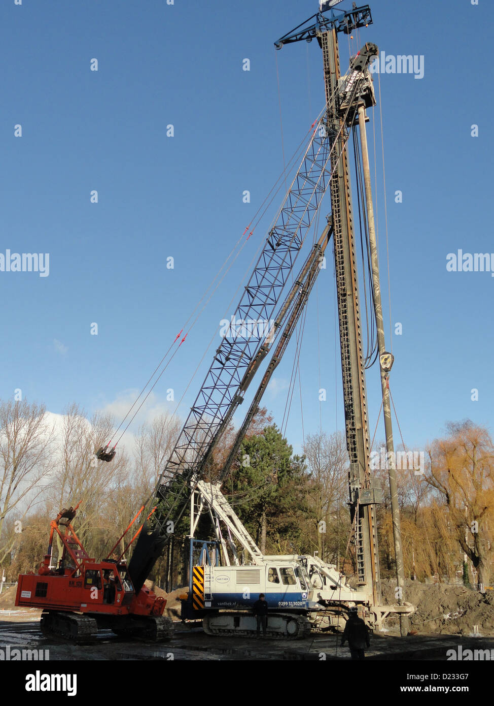 L'Hitachi CX di Leiden è un escavatore da costruzione utilizzato per progetti di movimento terra per impieghi gravosi. I suoi impianti idraulici avanzati e il potente motore consentono di eseguire operazioni di scavo e sollevamento efficienti in vari ambienti di costruzione. Foto Stock