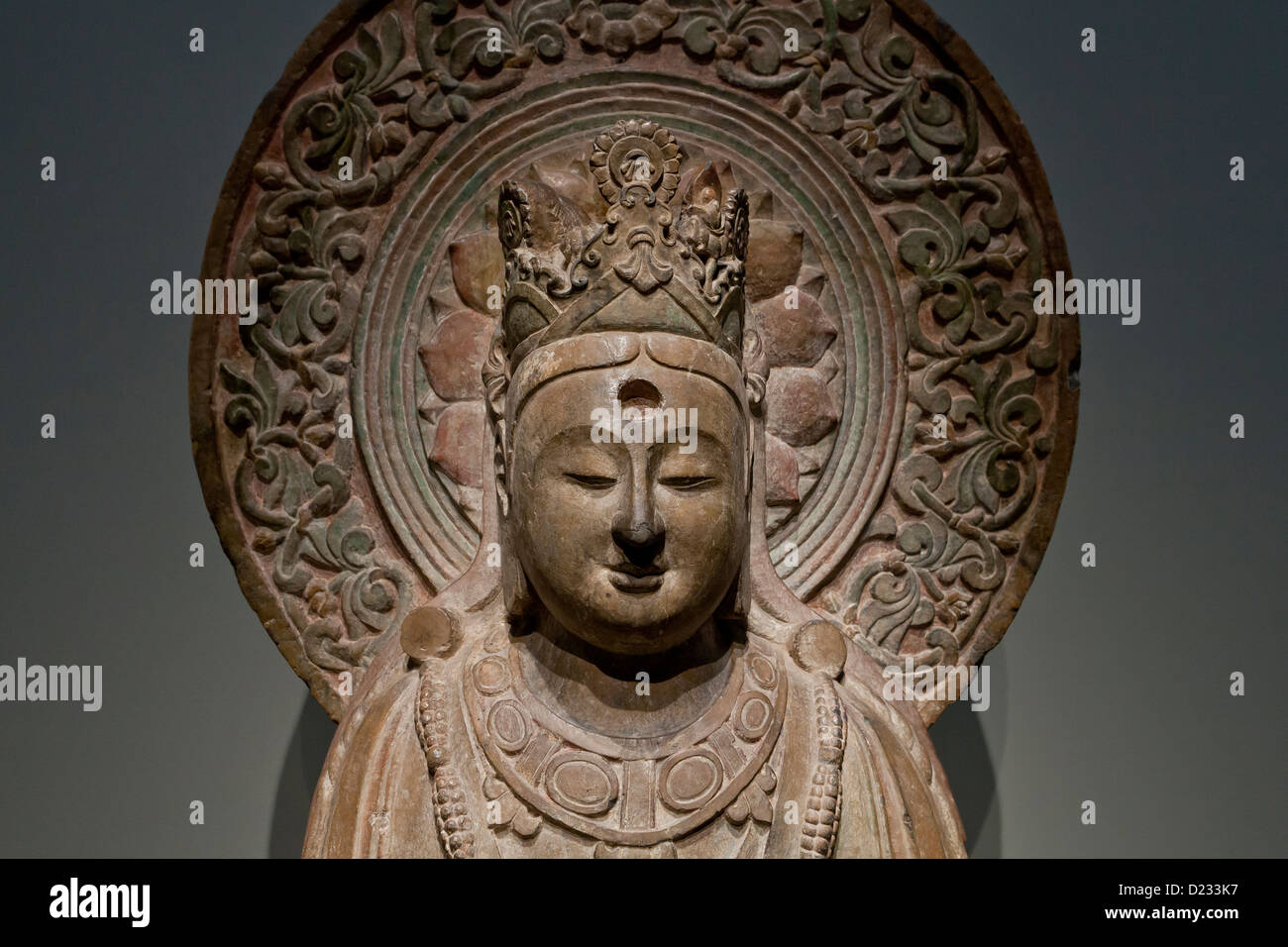 Calcare scultura Bodhisattva dalla Cina settentrionale della dinastia Qi, 550 ANNUNCIO Foto Stock