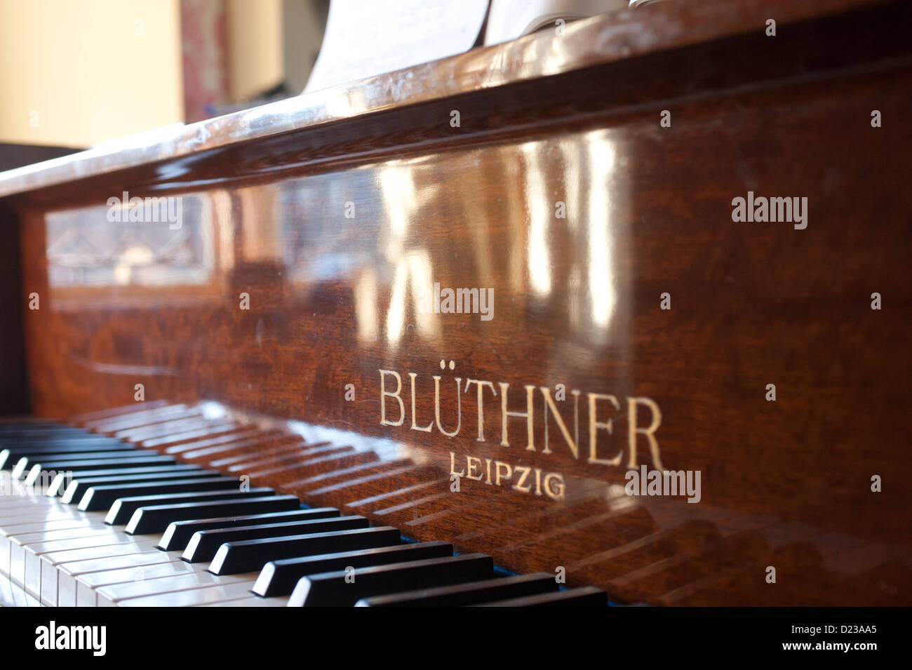 Una tastiera di un pianoforte Bluthner Foto stock - Alamy