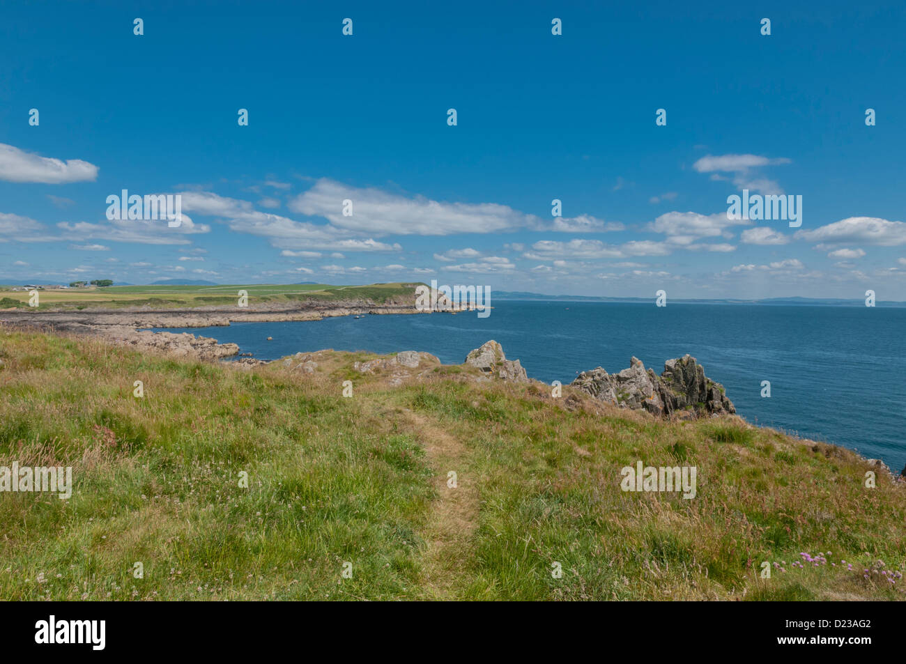 Vista da est isola di Whithorn oltre Wigton Bay per il distretto del Lago sullo sfondo di Dumfries & Galloway Scozia Scotland Foto Stock