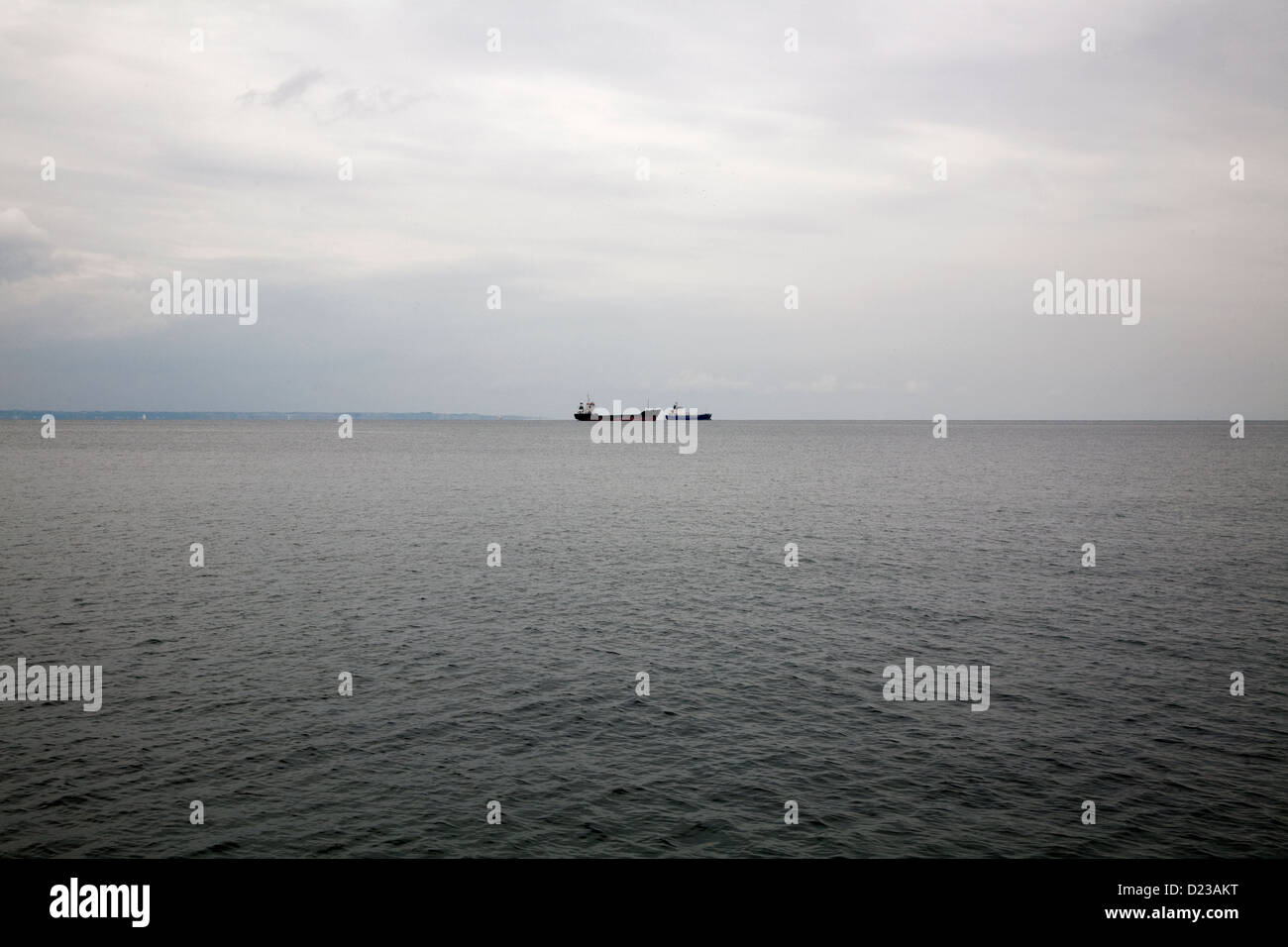 Due navi cargo ancorato nel sul Golfo Termaico, Salonicco, Grecia Foto Stock