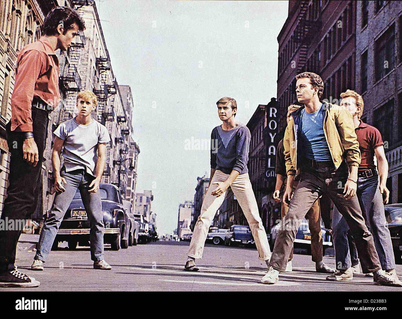 West Side Story West Side Story George Chakiris, Russ Tamblyn Die Strassengangs stehen sich gegenueber: Wird Bernardo (George Foto Stock