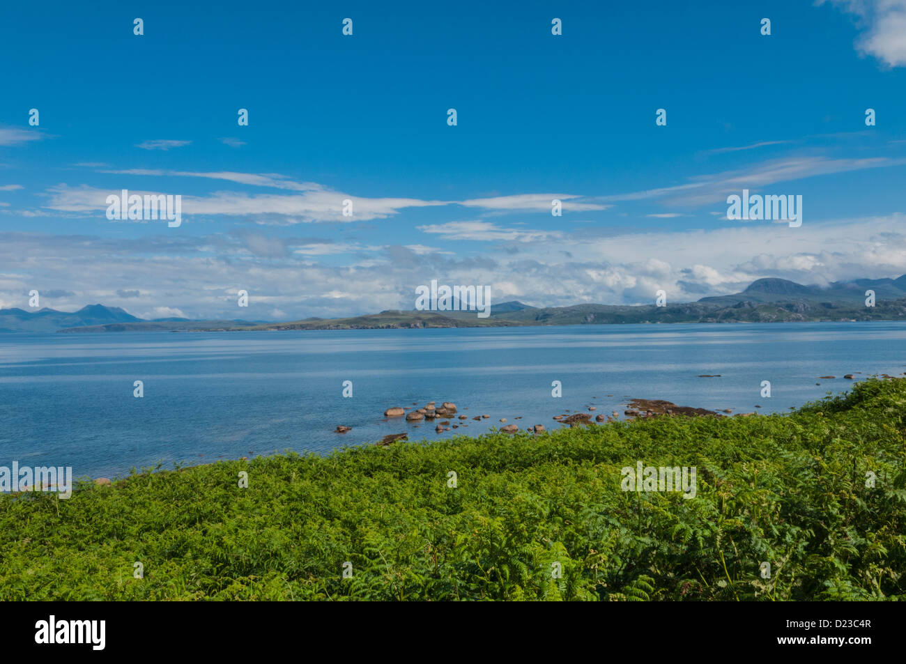 Gruinard Bay & Gruinard Island cercando verso Benmore Coigach nr Paisley Ross & Cromarty Highland Scozia Scotland Foto Stock