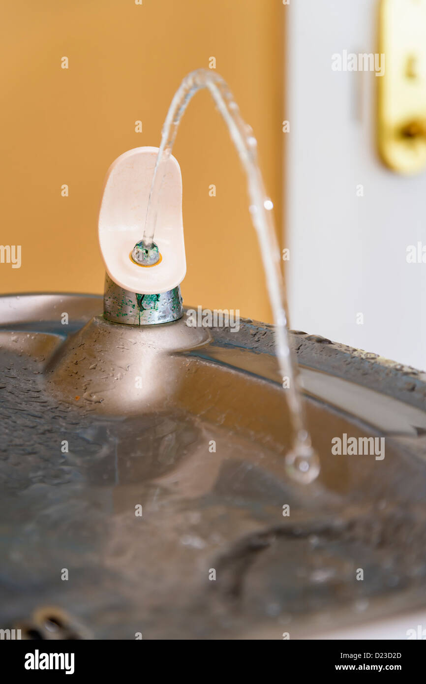 Distributore di acqua potabile immagini e fotografie stock ad alta  risoluzione - Alamy