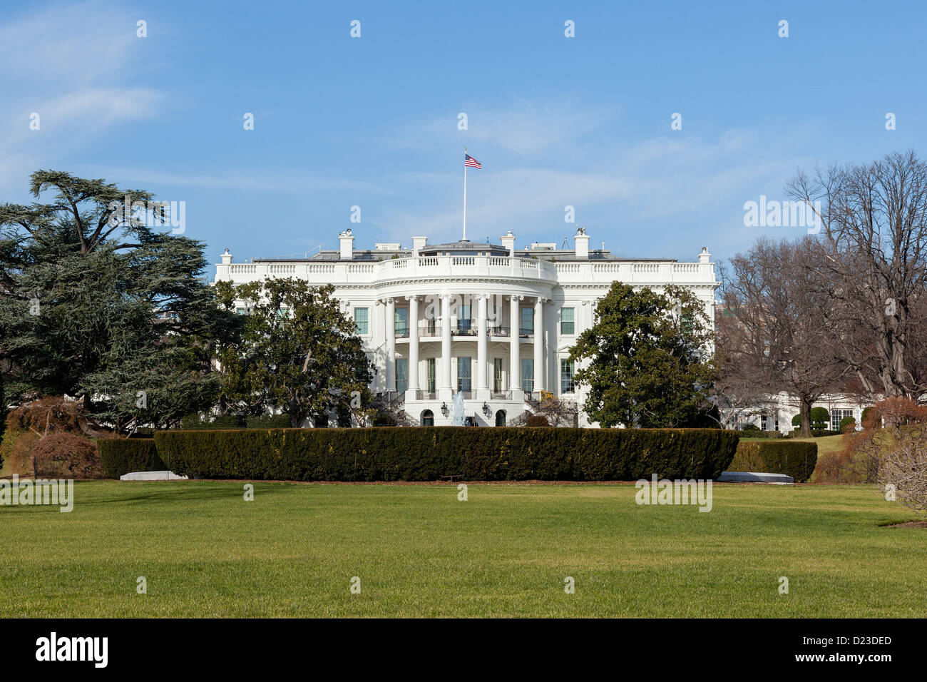 La Casa Bianca a Washington DC contro Sunny Blue Sky sulla giornata invernale Foto Stock