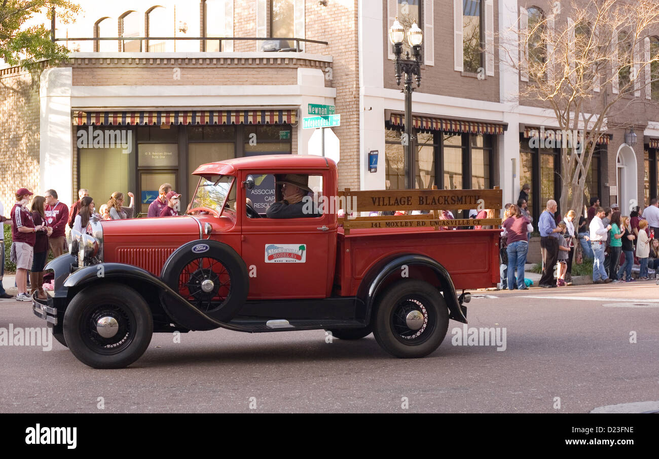 Modello di un camion nel 2013 Gator Bowl Parade a Jacksonville in Florida - Dicembre 31, 2012 Foto Stock