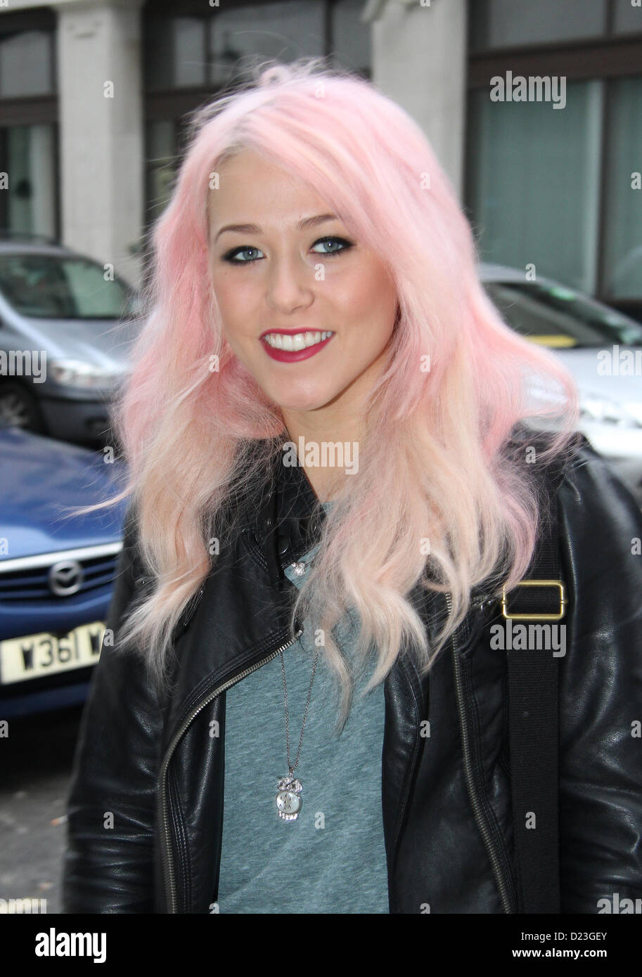 Londra, Regno Unito. Xiii gen, 2013. Cantante pop Amelia Lily visto alla BBC Radio One studios Foto Stock