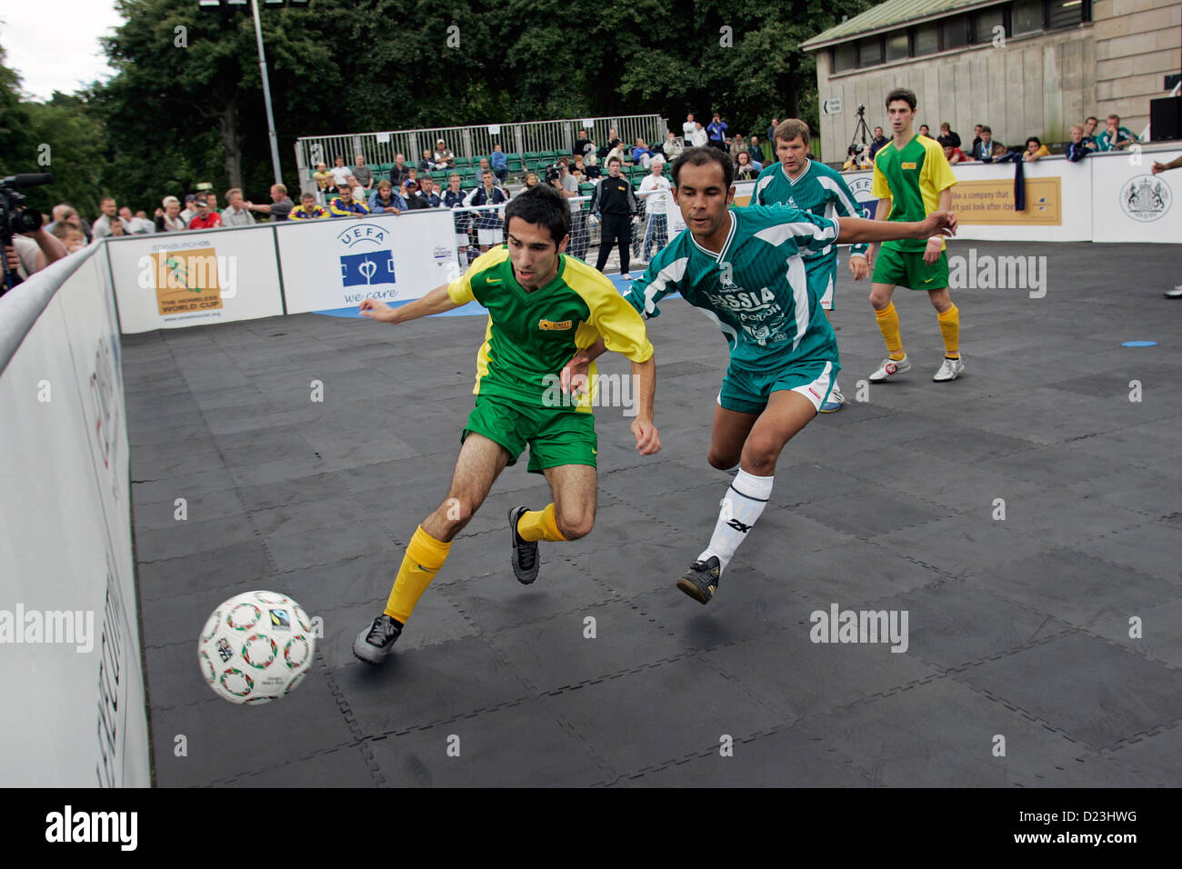 La Russia v. In Australia i senzatetto World Cup torneo di calcio svoltasi a Edimburgo in Scozia nel 2005 Foto Stock