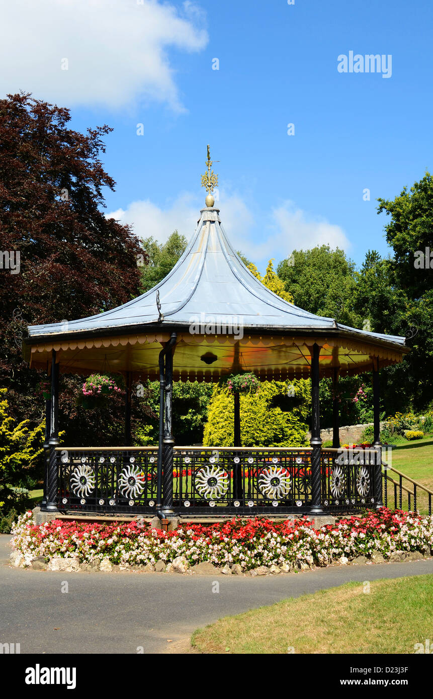 Il bandstand in Victoria Gardens, Truro, Cornwall, Regno Unito Foto Stock