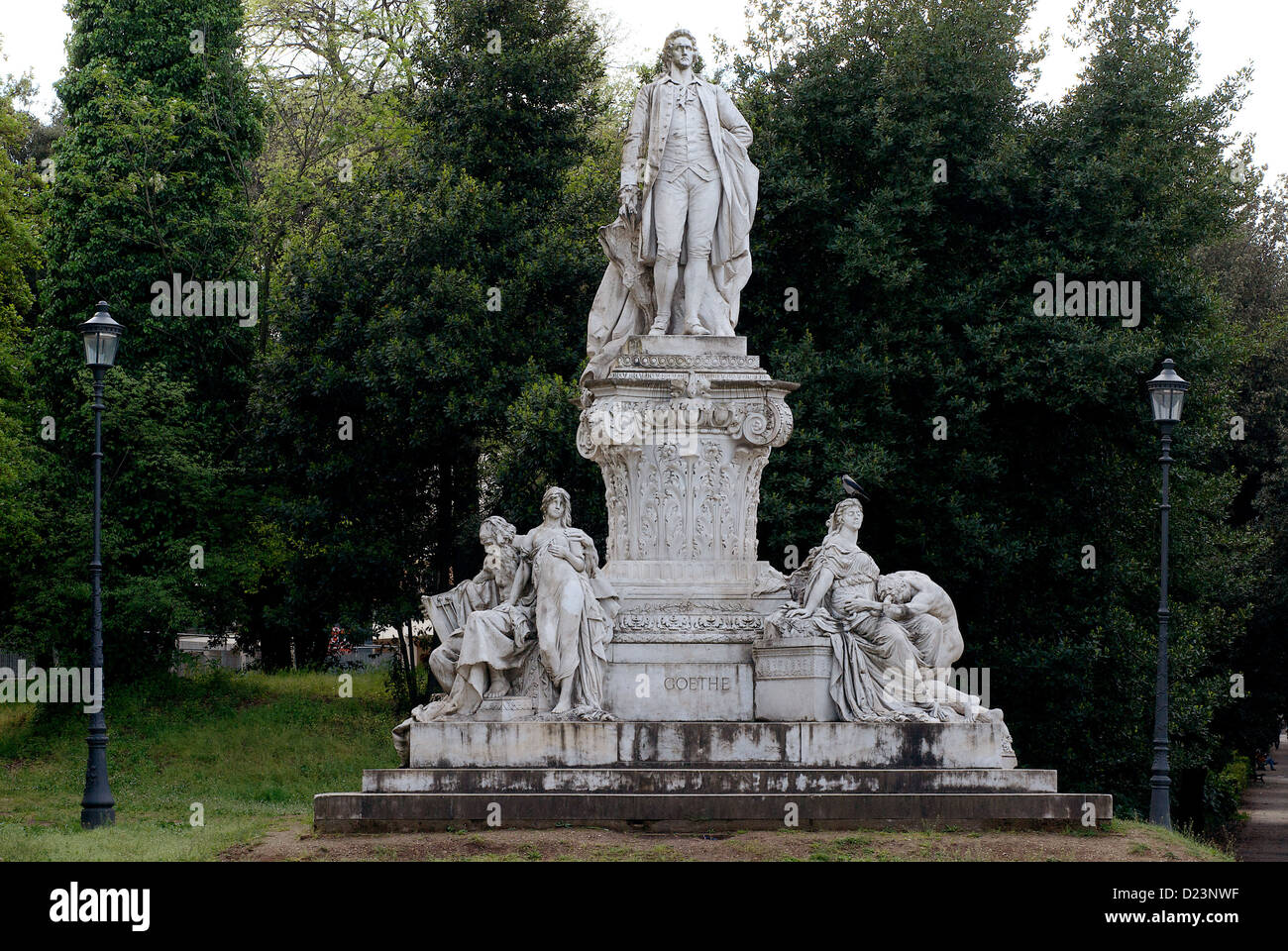 Roma, Italia, Goethe monumento davanti la Villa Borghese Foto Stock