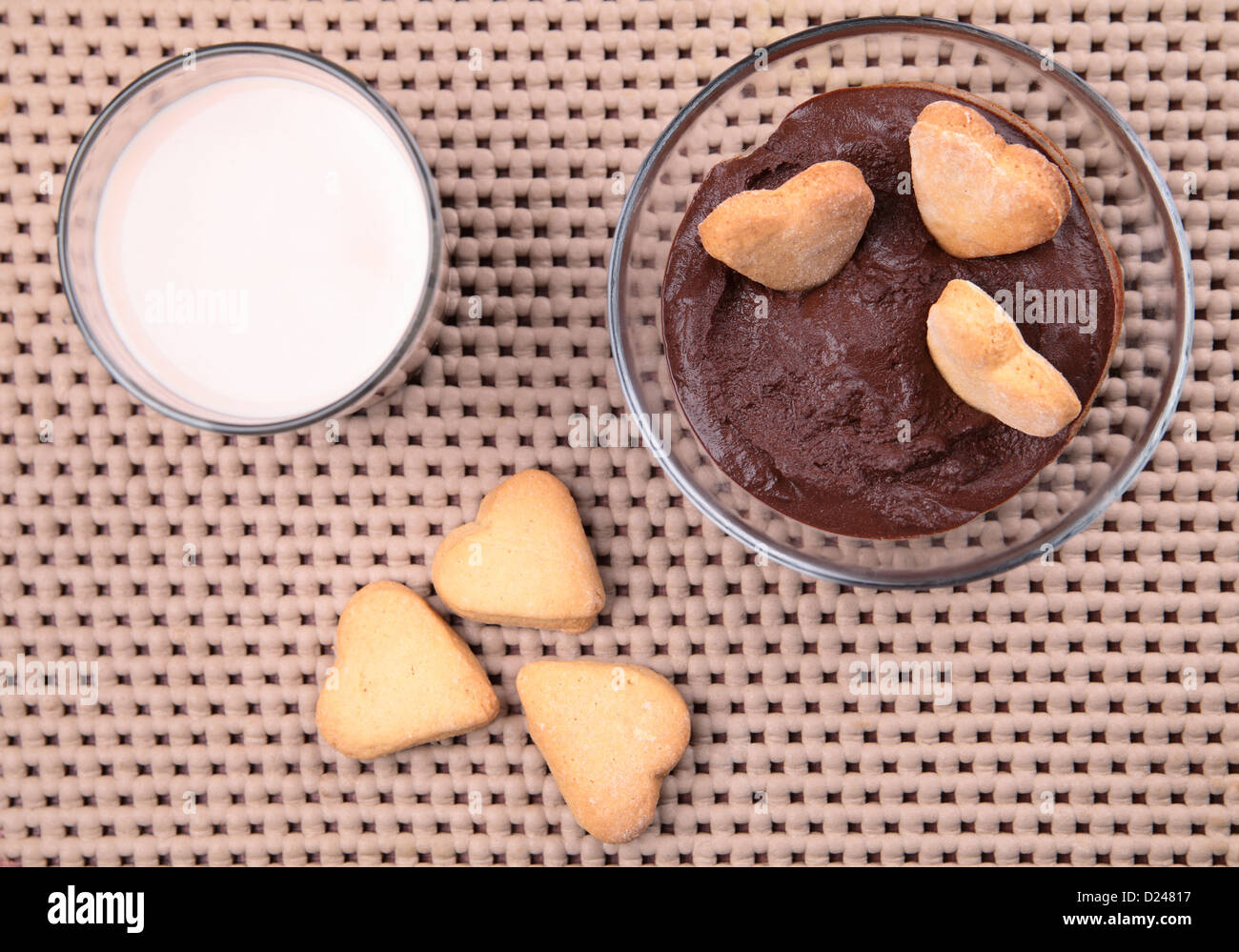 Torte al cioccolato, biscotti, cacao e crema di cioccolato Foto Stock