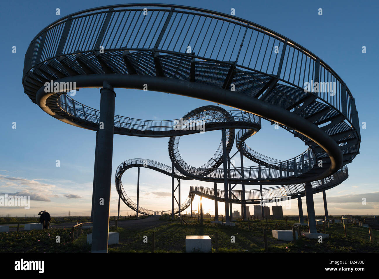 Germania, Duisburg, vista di Tiger e Turtle installazione d arte a Angerpark Foto Stock