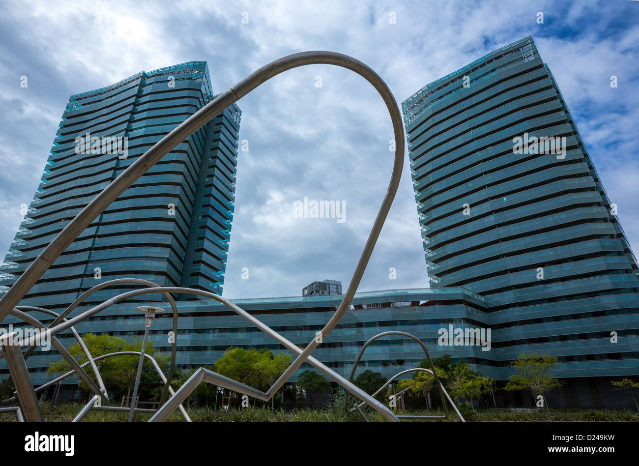 Spagna, Barcellona, le torri del Parco de la Diagonal Mar degli architetti Miralles e Tagliabue. Foto Stock